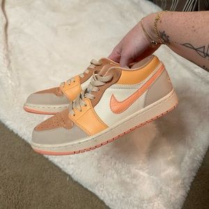 Jordan 1 Low Apricot